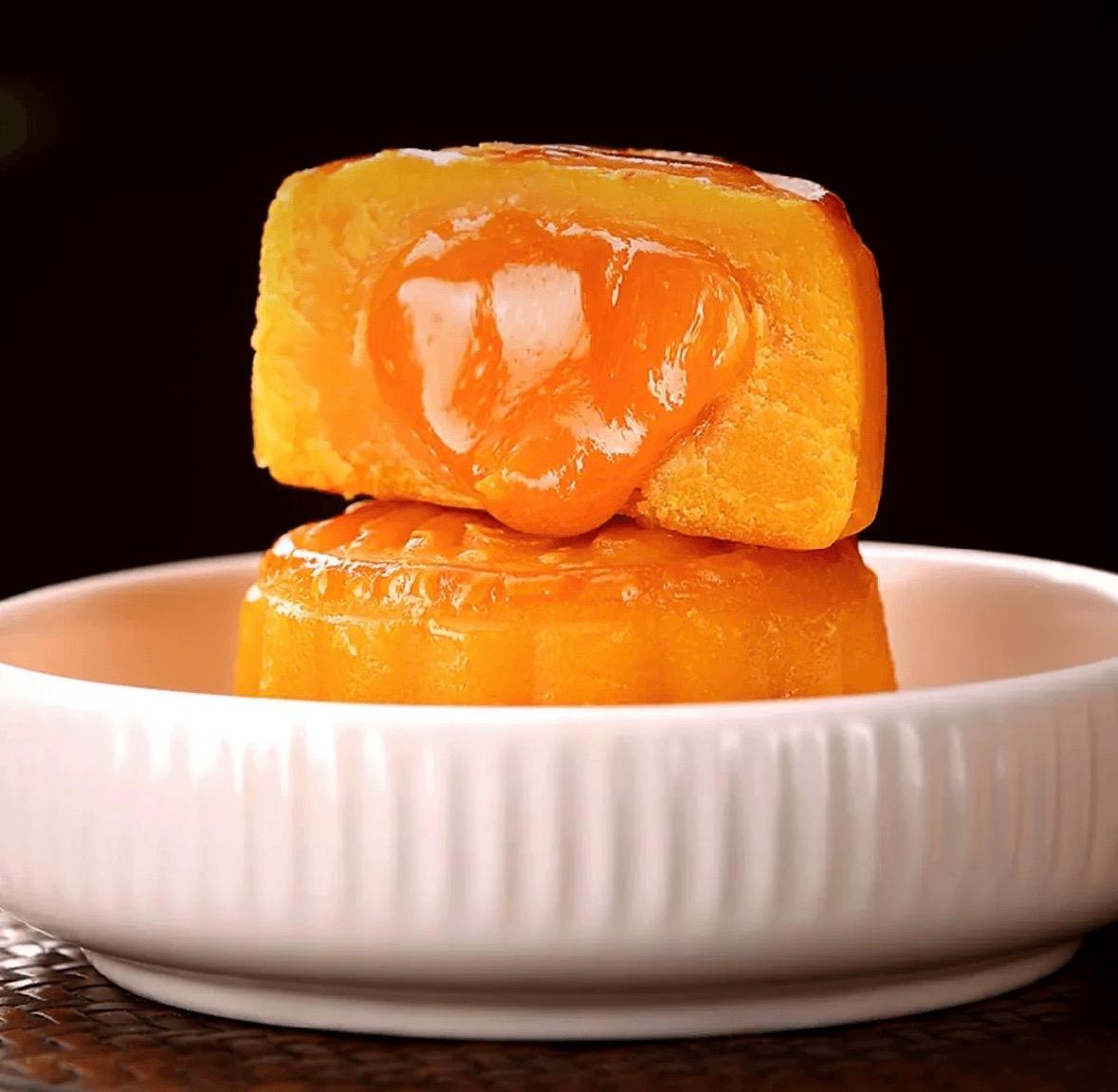 Signature Molten Custard & Black Truffle Mooncakes. Classic Molten Custard features a tender, flaky crust surrounding a luxuriously flowing custard center.. Crafted by Daoxiangcun, a time-honored Chinese pastry